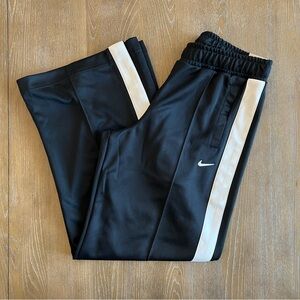 NWOT Nike Women's Straight Leg Woven Cargo Pants